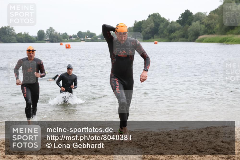 21.06.2025 - 27. Vierlanden-Triathlon Lena Gebhardt http://msf.ph/oto/8040381 15.06.2025 12:55:41 Schwimmen 1098, 1100, 1105, 1110, 1112, 1130, 1156 meine-sportfotos.de