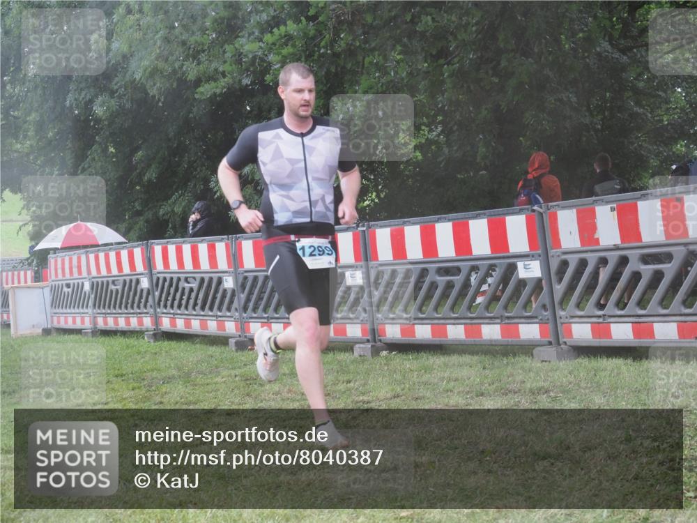 21.06.2025 - 27. Vierlanden-Triathlon KatJ http://msf.ph/oto/8040387 15.06.2025 14:27:33 Ziel 199, 1299 meine-sportfotos.de