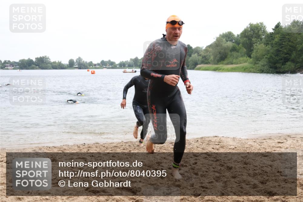 21.06.2025 - 27. Vierlanden-Triathlon Lena Gebhardt http://msf.ph/oto/8040395 15.06.2025 12:55:44 Schwimmen 1098, 1100, 1105, 1130, 1156 meine-sportfotos.de