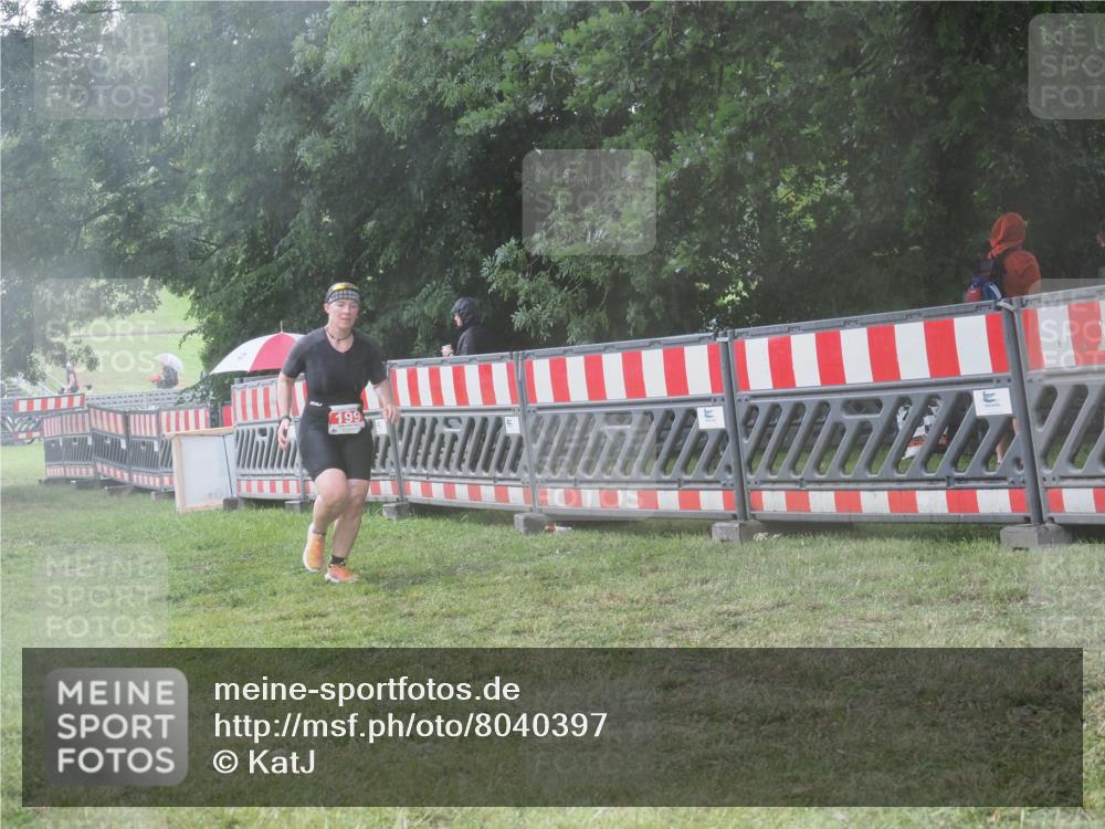 21.06.2025 - 27. Vierlanden-Triathlon KatJ http://msf.ph/oto/8040397 15.06.2025 14:27:38 Ziel 199, 1314 meine-sportfotos.de