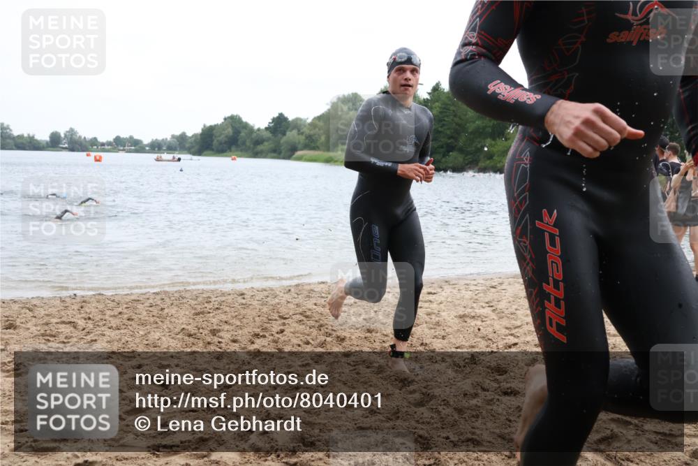 21.06.2025 - 27. Vierlanden-Triathlon Lena Gebhardt http://msf.ph/oto/8040401 15.06.2025 12:55:45 Schwimmen 1098, 1100, 1105, 1130, 1156 meine-sportfotos.de