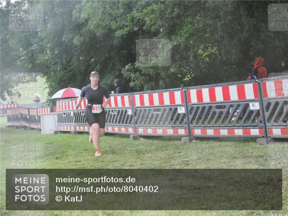 21.06.2025 - 27. Vierlanden-Triathlon KatJ http://msf.ph/oto/8040402 15.06.2025 14:27:38 Ziel 199, 1314 meine-sportfotos.de