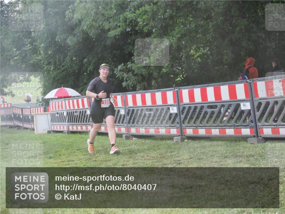21.06.2025 - 27. Vierlanden-Triathlon KatJ http://msf.ph/oto/8040407 15.06.2025 14:27:38 Ziel 199, 1314 meine-sportfotos.de