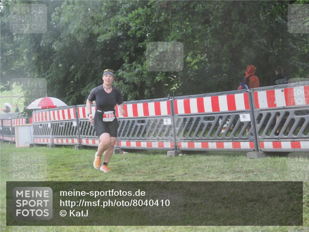 21.06.2025 - 27. Vierlanden-Triathlon KatJ http://msf.ph/oto/8040410 15.06.2025 14:27:39 Ziel 199, 1314 meine-sportfotos.de