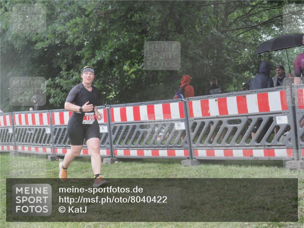 21.06.2025 - 27. Vierlanden-Triathlon KatJ http://msf.ph/oto/8040422 15.06.2025 14:27:39 Ziel 199, 1314 meine-sportfotos.de