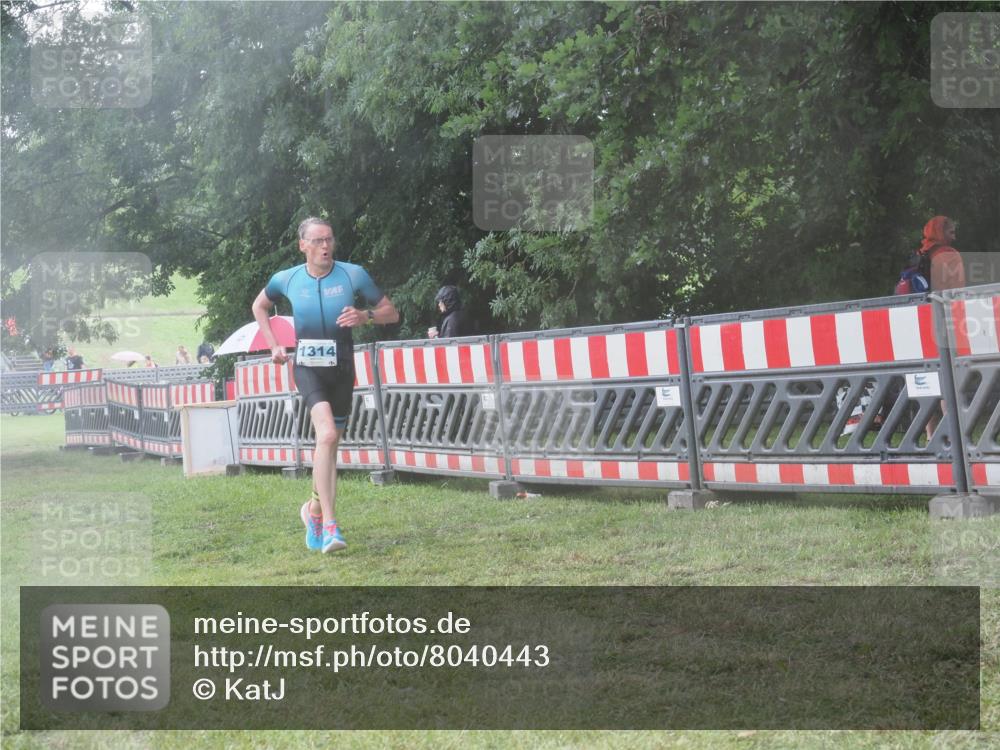 21.06.2025 - 27. Vierlanden-Triathlon KatJ http://msf.ph/oto/8040443 15.06.2025 14:27:43 Ziel 199, 1314 meine-sportfotos.de