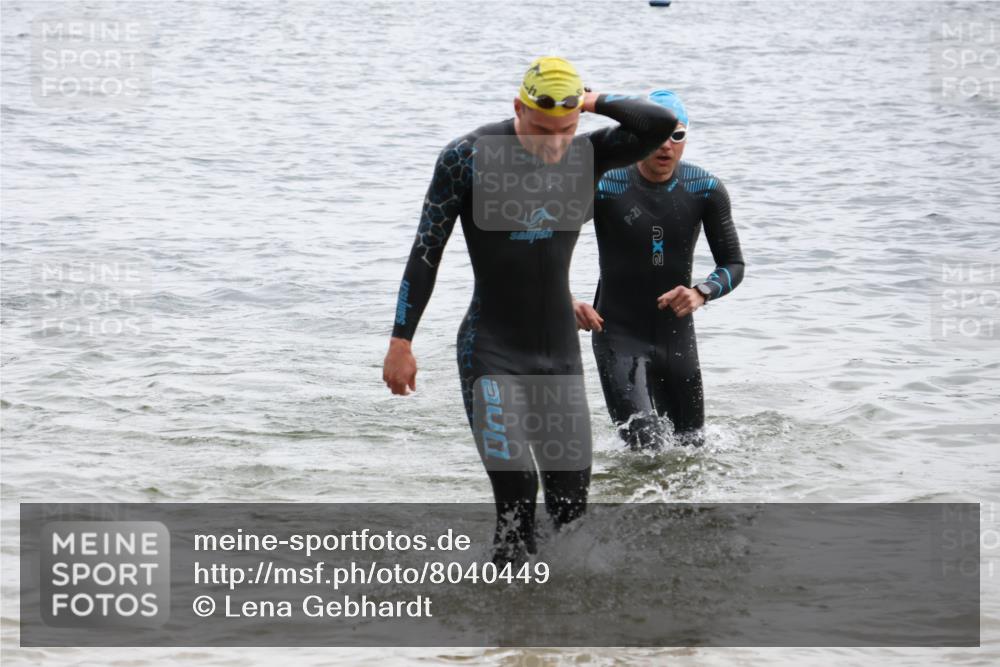 21.06.2025 - 27. Vierlanden-Triathlon Lena Gebhardt http://msf.ph/oto/8040449 15.06.2025 12:56:00 Schwimmen 1104, 1117, 1132, 1134 meine-sportfotos.de