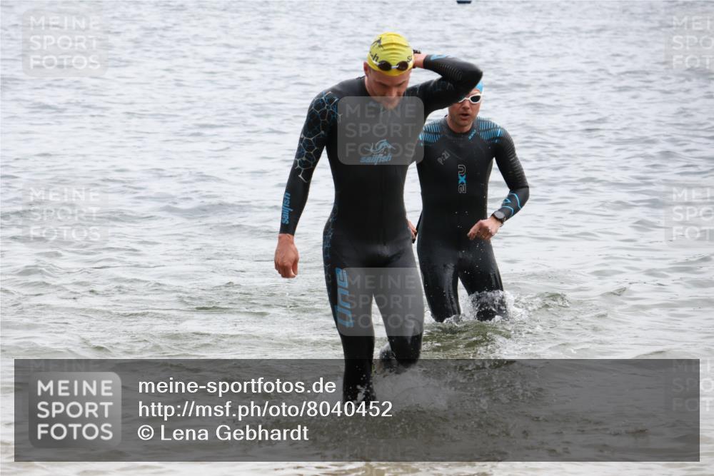 21.06.2025 - 27. Vierlanden-Triathlon Lena Gebhardt http://msf.ph/oto/8040452 15.06.2025 12:56:00 Schwimmen 1104, 1117, 1132, 1134 meine-sportfotos.de