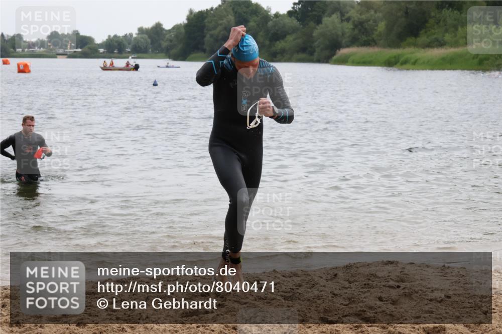 21.06.2025 - 27. Vierlanden-Triathlon Lena Gebhardt http://msf.ph/oto/8040471 15.06.2025 12:56:04 Schwimmen 1104, 1117, 1119, 1132, 1134 meine-sportfotos.de
