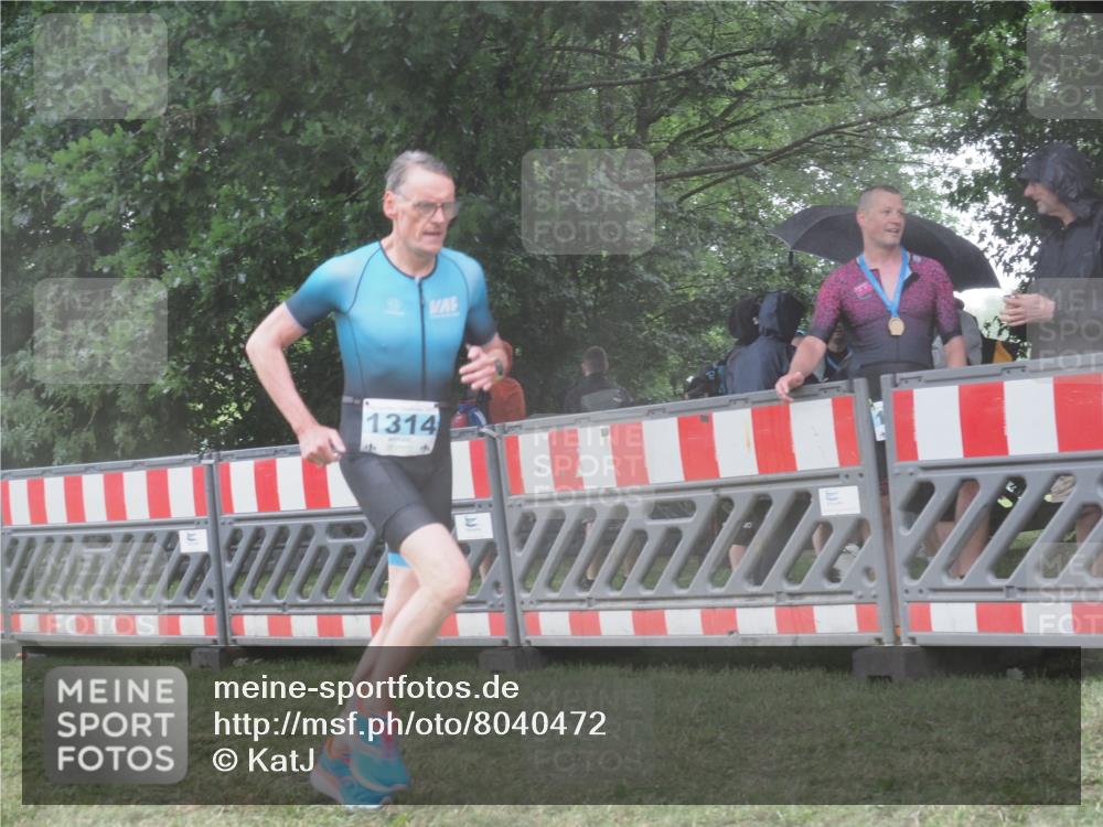 21.06.2025 - 27. Vierlanden-Triathlon KatJ http://msf.ph/oto/8040472 15.06.2025 14:27:44 Ziel 1314 meine-sportfotos.de