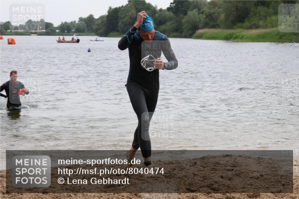 21.06.2025 - 27. Vierlanden-Triathlon Lena Gebhardt http://msf.ph/oto/8040474 15.06.2025 12:56:04 Schwimmen 1104, 1117, 1119, 1132, 1134 meine-sportfotos.de