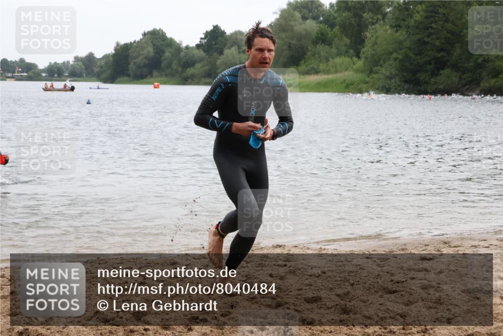 21.06.2025 - 27. Vierlanden-Triathlon Lena Gebhardt http://msf.ph/oto/8040484 15.06.2025 12:56:05 Schwimmen 1104, 1117, 1119, 1132, 1134 meine-sportfotos.de