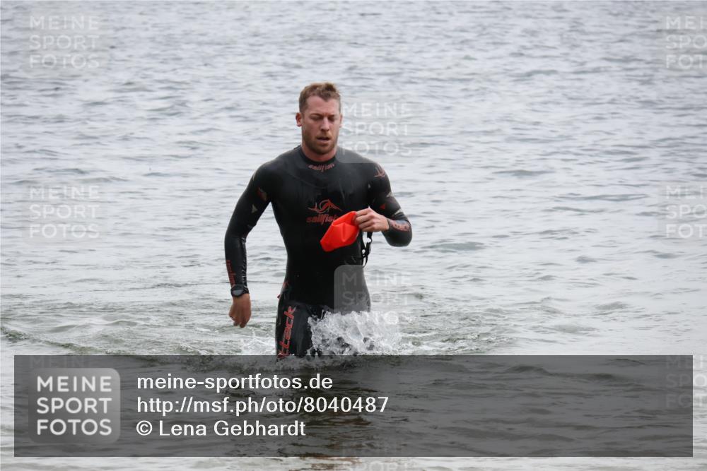 21.06.2025 - 27. Vierlanden-Triathlon Lena Gebhardt http://msf.ph/oto/8040487 15.06.2025 12:56:06 Schwimmen 1104, 1117, 1119, 1132, 1134 meine-sportfotos.de