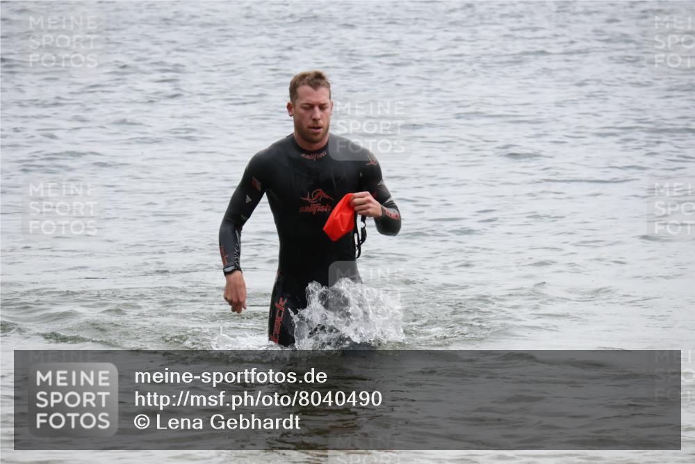 21.06.2025 - 27. Vierlanden-Triathlon Lena Gebhardt http://msf.ph/oto/8040490 15.06.2025 12:56:06 Schwimmen 1104, 1117, 1119, 1132, 1134 meine-sportfotos.de