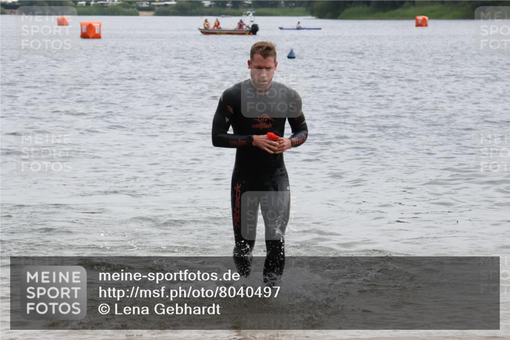 21.06.2025 - 27. Vierlanden-Triathlon Lena Gebhardt http://msf.ph/oto/8040497 15.06.2025 12:56:09 Schwimmen 1119, 1132, 1134 meine-sportfotos.de