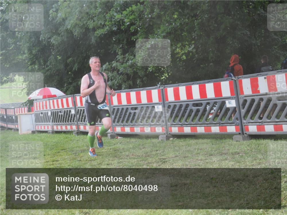 21.06.2025 - 27. Vierlanden-Triathlon KatJ http://msf.ph/oto/8040498 15.06.2025 14:27:58 Ziel 1233 meine-sportfotos.de