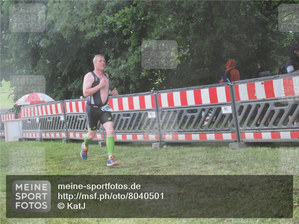 21.06.2025 - 27. Vierlanden-Triathlon KatJ http://msf.ph/oto/8040501 15.06.2025 14:27:58 Ziel 1233 meine-sportfotos.de