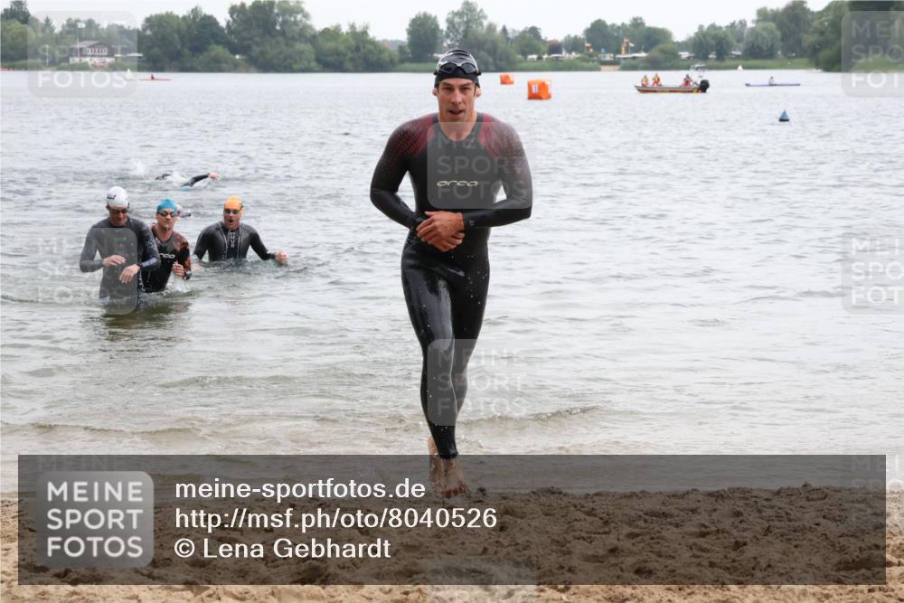 21.06.2025 - 27. Vierlanden-Triathlon Lena Gebhardt http://msf.ph/oto/8040526 15.06.2025 12:56:19 Schwimmen 1101, 1119, 1149, 1159 meine-sportfotos.de