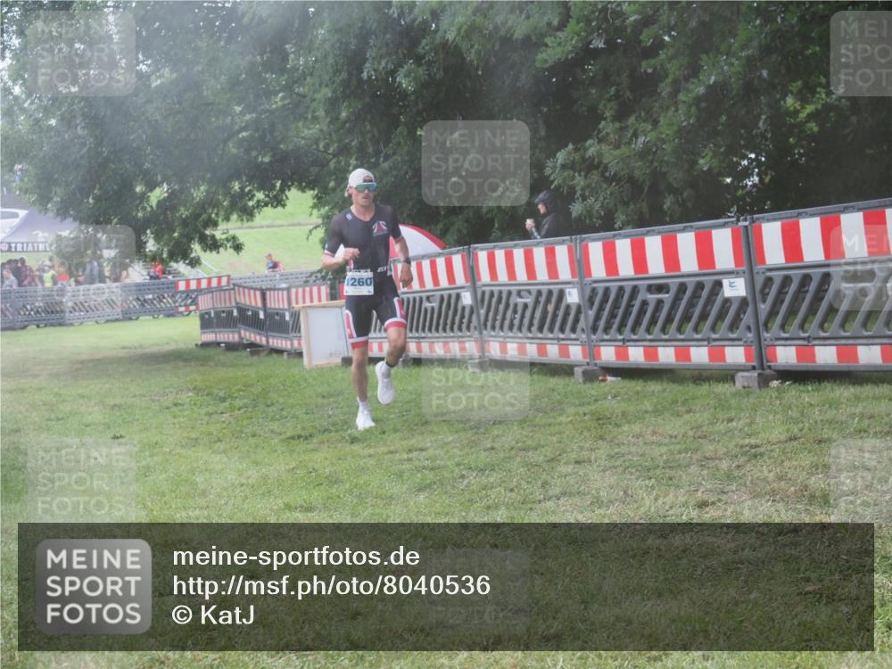 21.06.2025 - 27. Vierlanden-Triathlon KatJ http://msf.ph/oto/8040536 15.06.2025 14:28:10 Ziel 1260 meine-sportfotos.de