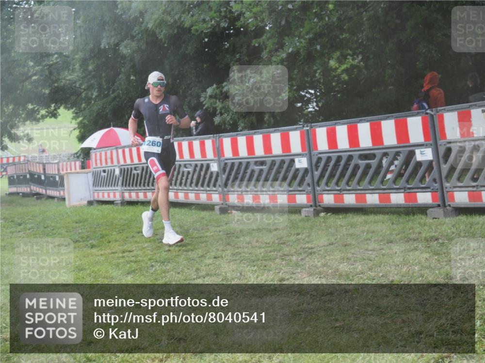 21.06.2025 - 27. Vierlanden-Triathlon KatJ http://msf.ph/oto/8040541 15.06.2025 14:28:11 Ziel 1260 meine-sportfotos.de