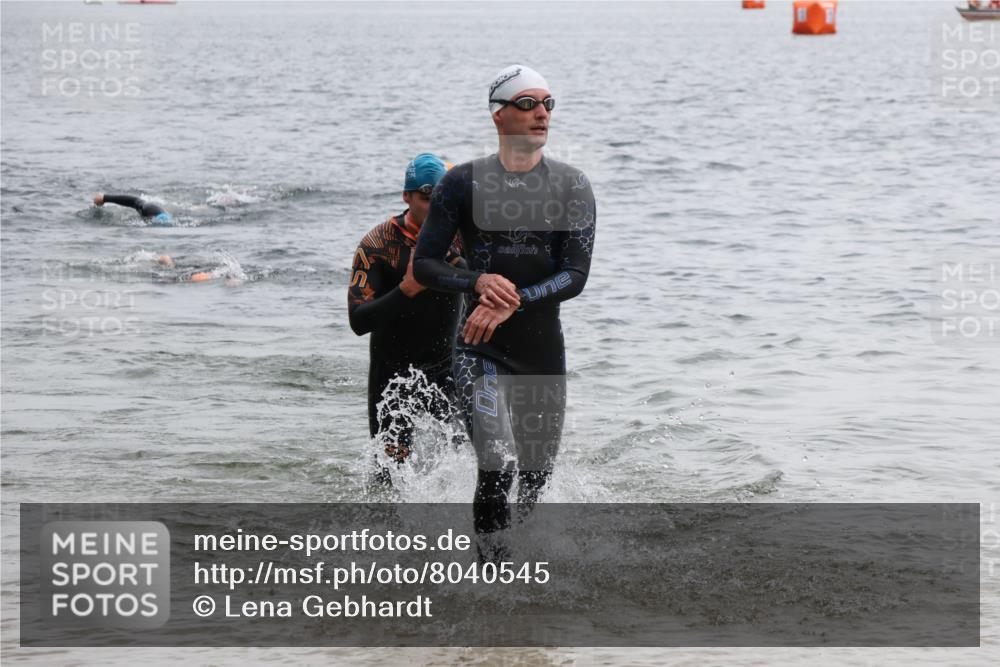 21.06.2025 - 27. Vierlanden-Triathlon Lena Gebhardt http://msf.ph/oto/8040545 15.06.2025 12:56:24 Schwimmen 1101, 1106, 1149, 1152, 1159 meine-sportfotos.de