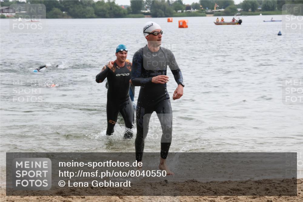 21.06.2025 - 27. Vierlanden-Triathlon Lena Gebhardt http://msf.ph/oto/8040550 15.06.2025 12:56:25 Schwimmen 1101, 1106, 1149, 1152, 1159 meine-sportfotos.de
