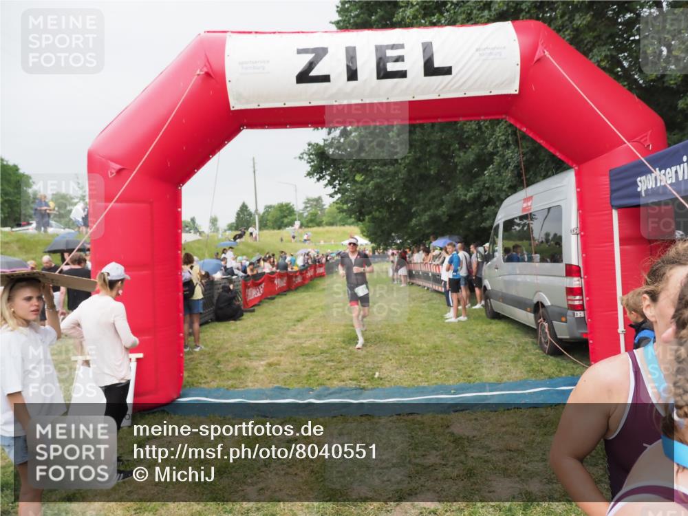 21.06.2025 - 27. Vierlanden-Triathlon MichiJ http://msf.ph/oto/8040551 15.06.2026 13:25:25 Ziel 658, 1065, 1066, 1067 meine-sportfotos.de