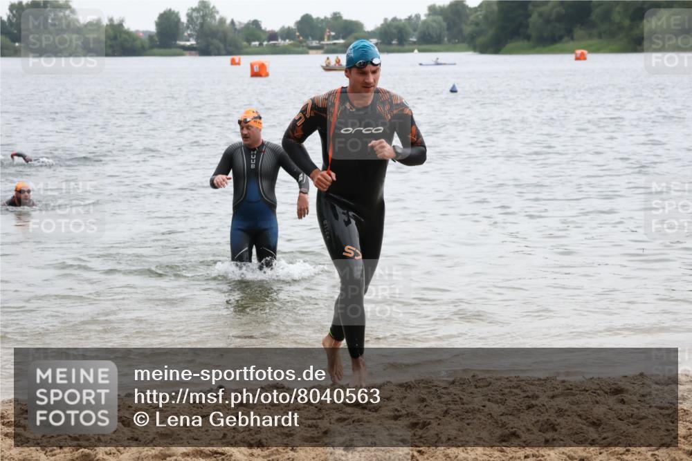 21.06.2025 - 27. Vierlanden-Triathlon Lena Gebhardt http://msf.ph/oto/8040563 15.06.2025 12:56:28 Schwimmen 1099, 1101, 1106, 1122, 1149, 1152, 1159 meine-sportfotos.de