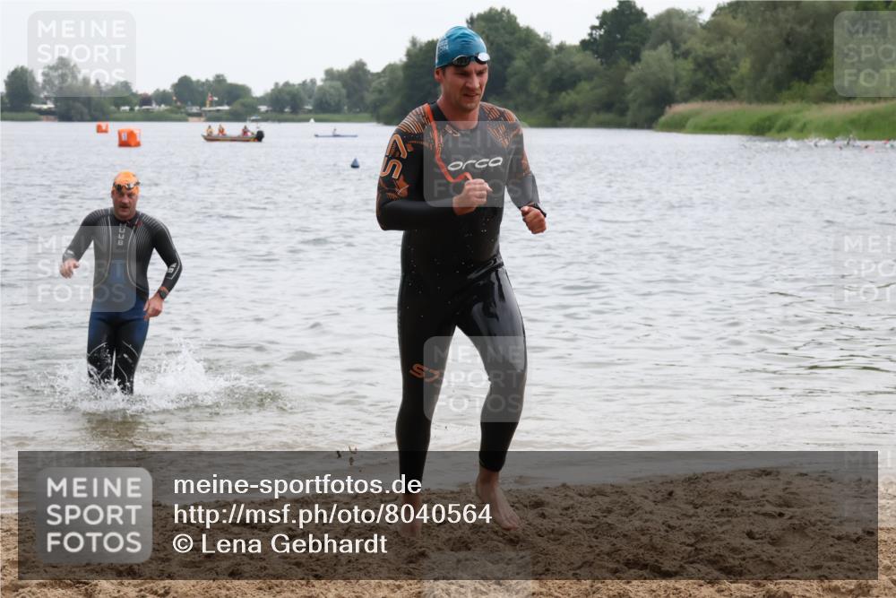 21.06.2025 - 27. Vierlanden-Triathlon Lena Gebhardt http://msf.ph/oto/8040564 15.06.2025 12:56:28 Schwimmen 1099, 1101, 1106, 1122, 1149, 1152, 1159 meine-sportfotos.de