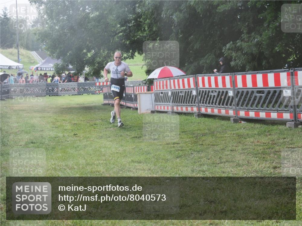 21.06.2025 - 27. Vierlanden-Triathlon KatJ http://msf.ph/oto/8040573 15.06.2025 14:28:44 Ziel 1276 meine-sportfotos.de