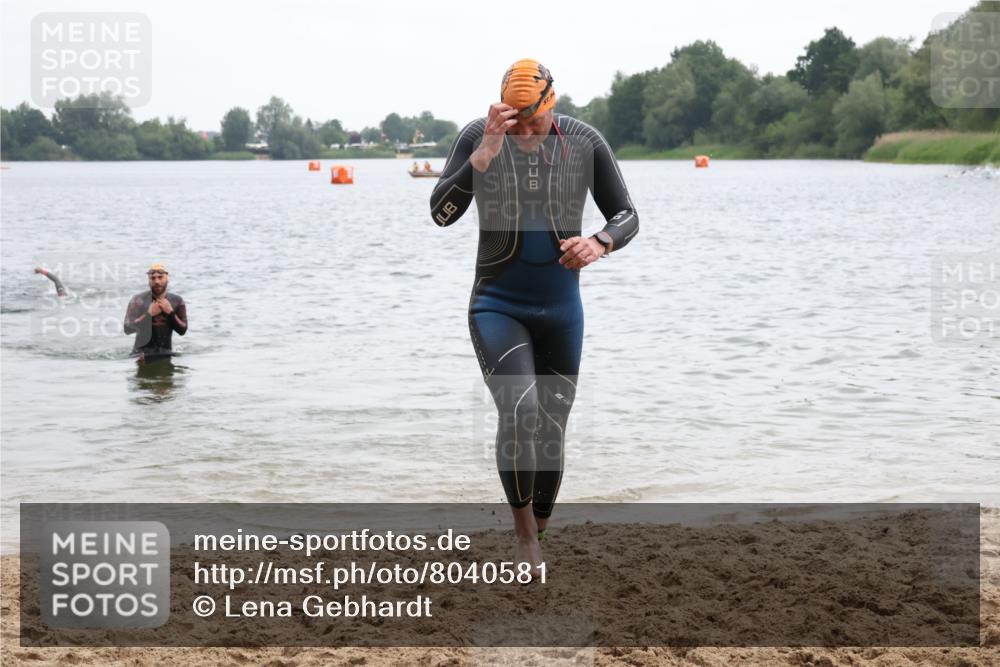 21.06.2025 - 27. Vierlanden-Triathlon Lena Gebhardt http://msf.ph/oto/8040581 15.06.2025 12:56:32 Schwimmen 1099, 1106, 1113, 1122, 1149, 1152, 1159 meine-sportfotos.de