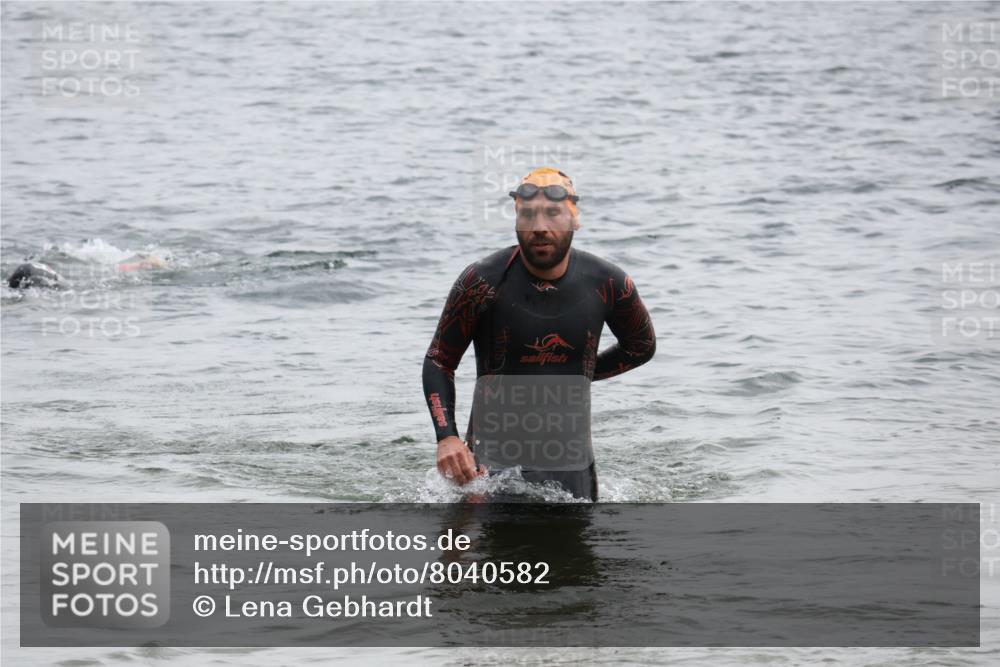 21.06.2025 - 27. Vierlanden-Triathlon Lena Gebhardt http://msf.ph/oto/8040582 15.06.2025 12:56:33 Schwimmen 1099, 1106, 1113, 1122, 1149, 1152, 1159 meine-sportfotos.de