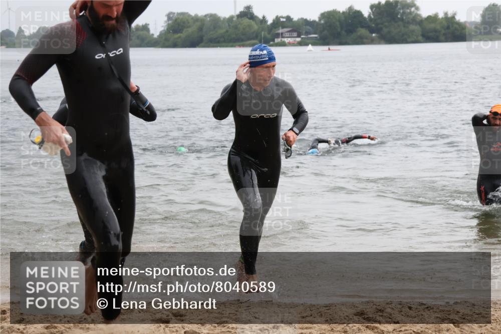 21.06.2025 - 27. Vierlanden-Triathlon Lena Gebhardt http://msf.ph/oto/8040589 15.06.2025 12:56:35 Schwimmen 1099, 1106, 1113, 1122, 1149, 1152, 1159 meine-sportfotos.de