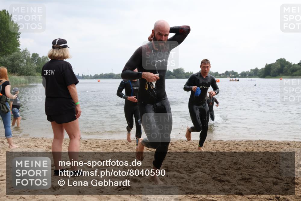 21.06.2025 - 27. Vierlanden-Triathlon Lena Gebhardt http://msf.ph/oto/8040590 15.06.2025 12:56:36 Schwimmen 1099, 1106, 1113, 1122, 1149, 1152, 1159 meine-sportfotos.de