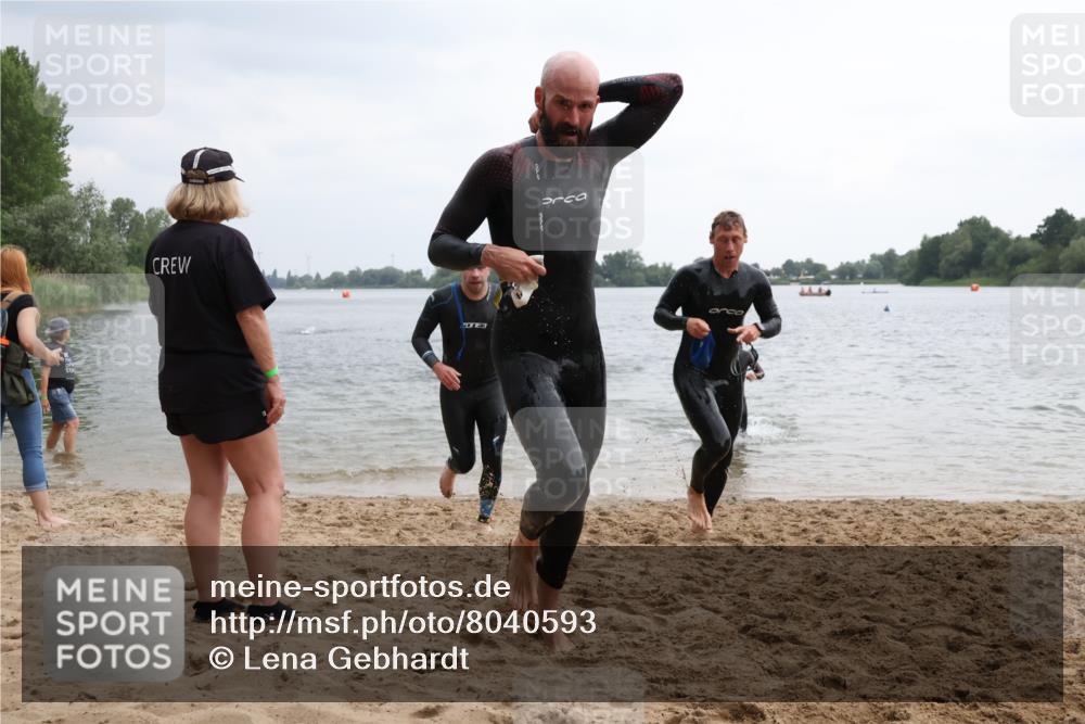 21.06.2025 - 27. Vierlanden-Triathlon Lena Gebhardt http://msf.ph/oto/8040593 15.06.2025 12:56:36 Schwimmen 1099, 1106, 1113, 1122, 1149, 1152, 1159 meine-sportfotos.de