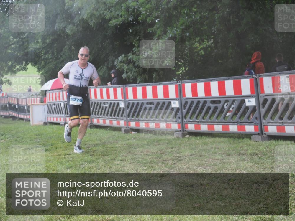 21.06.2025 - 27. Vierlanden-Triathlon KatJ http://msf.ph/oto/8040595 15.06.2025 14:28:45 Ziel 1276 meine-sportfotos.de