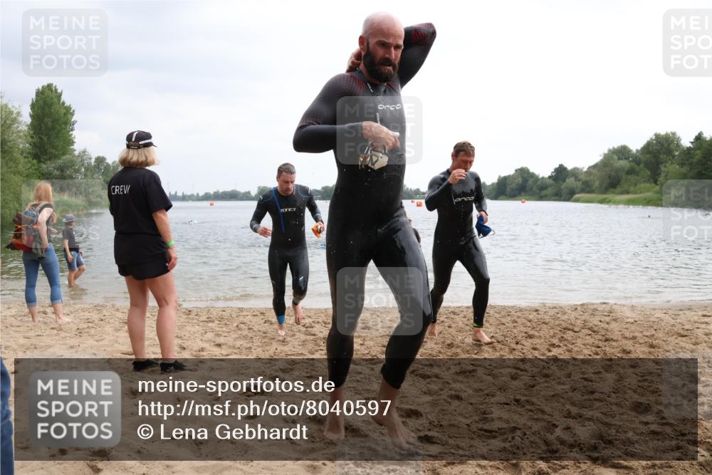 21.06.2025 - 27. Vierlanden-Triathlon Lena Gebhardt http://msf.ph/oto/8040597 15.06.2025 12:56:36 Schwimmen 1099, 1106, 1113, 1122, 1149, 1152, 1159 meine-sportfotos.de