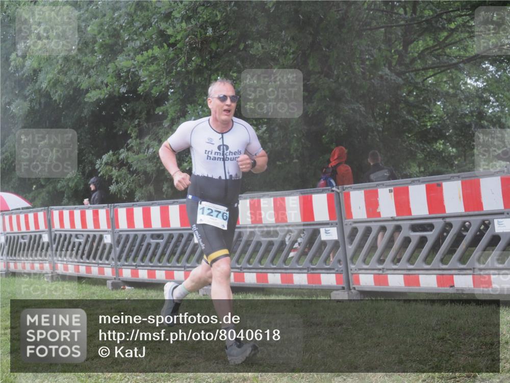 21.06.2025 - 27. Vierlanden-Triathlon KatJ http://msf.ph/oto/8040618 15.06.2025 14:28:46 Ziel 1276 meine-sportfotos.de