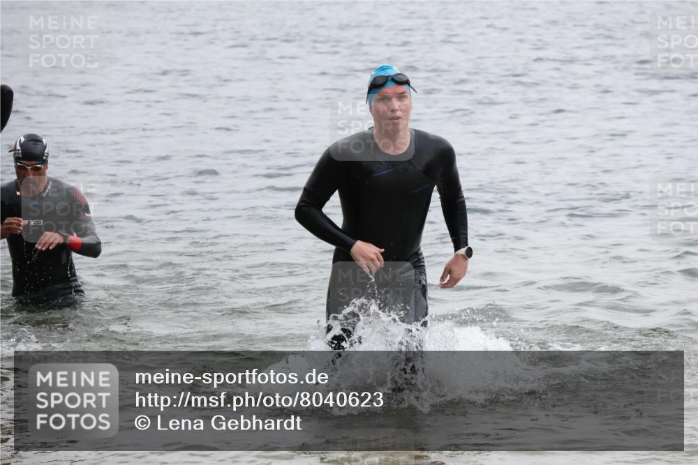 21.06.2025 - 27. Vierlanden-Triathlon Lena Gebhardt http://msf.ph/oto/8040623 15.06.2025 12:56:45 Schwimmen 1099, 1113, 1122, 1140, 1160, 1163 meine-sportfotos.de
