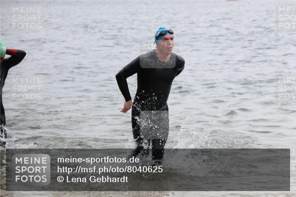 21.06.2025 - 27. Vierlanden-Triathlon Lena Gebhardt http://msf.ph/oto/8040625 15.06.2025 12:56:45 Schwimmen 1099, 1113, 1122, 1140, 1160, 1163 meine-sportfotos.de