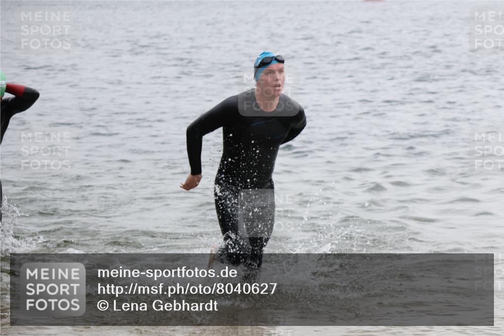 21.06.2025 - 27. Vierlanden-Triathlon Lena Gebhardt http://msf.ph/oto/8040627 15.06.2025 12:56:46 Schwimmen 1099, 1113, 1122, 1140, 1160, 1163 meine-sportfotos.de