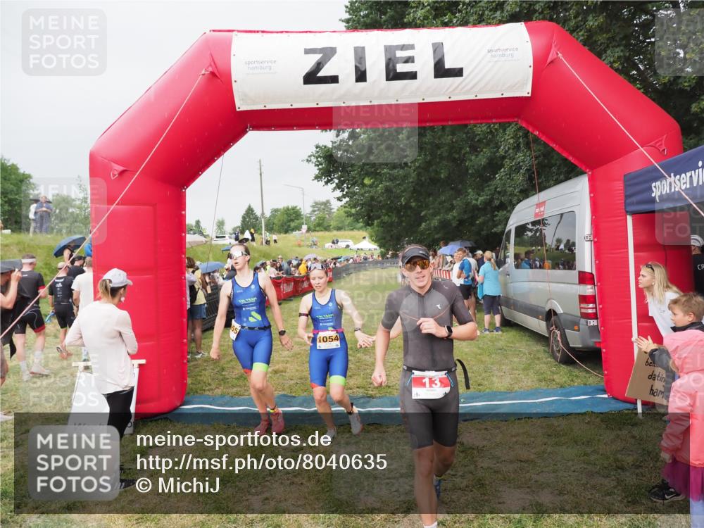 21.06.2025 - 27. Vierlanden-Triathlon MichiJ http://msf.ph/oto/8040635 15.06.2026 13:25:52 Ziel 13, 1053, 1054, 1055 meine-sportfotos.de