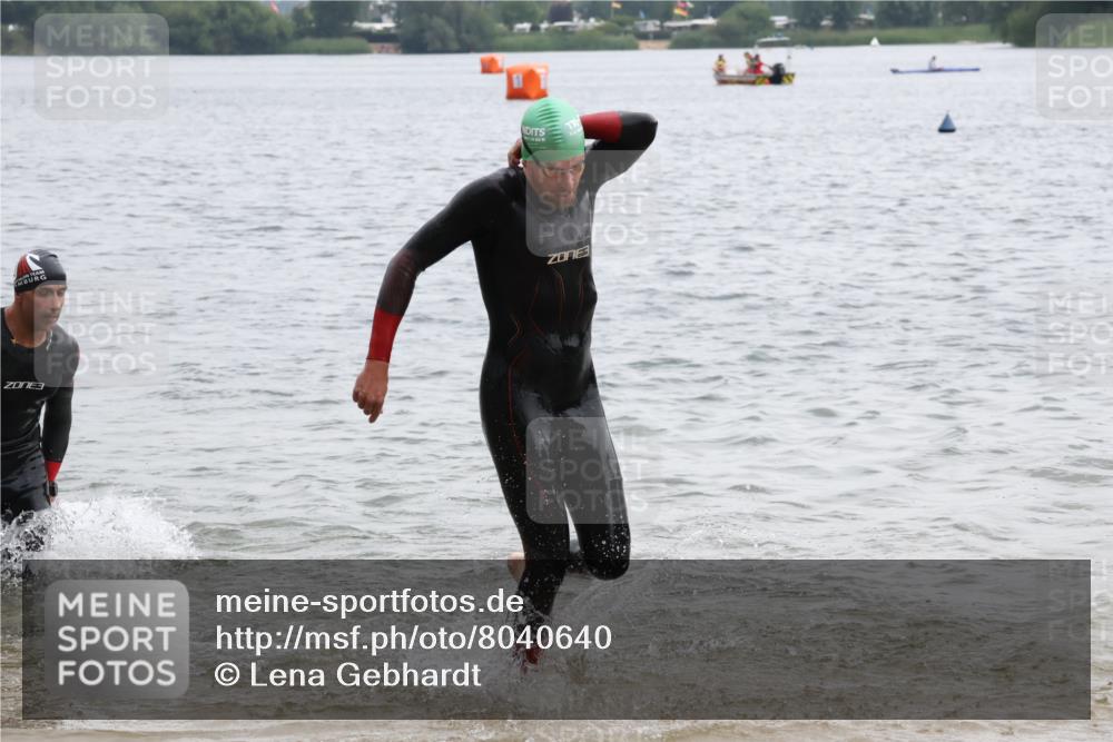 21.06.2025 - 27. Vierlanden-Triathlon Lena Gebhardt http://msf.ph/oto/8040640 15.06.2025 12:56:48 Schwimmen 1113, 1140, 1160, 1163 meine-sportfotos.de