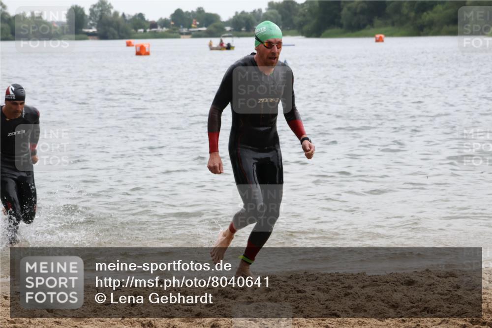 21.06.2025 - 27. Vierlanden-Triathlon Lena Gebhardt http://msf.ph/oto/8040641 15.06.2025 12:56:49 Schwimmen 1113, 1140, 1160, 1163 meine-sportfotos.de