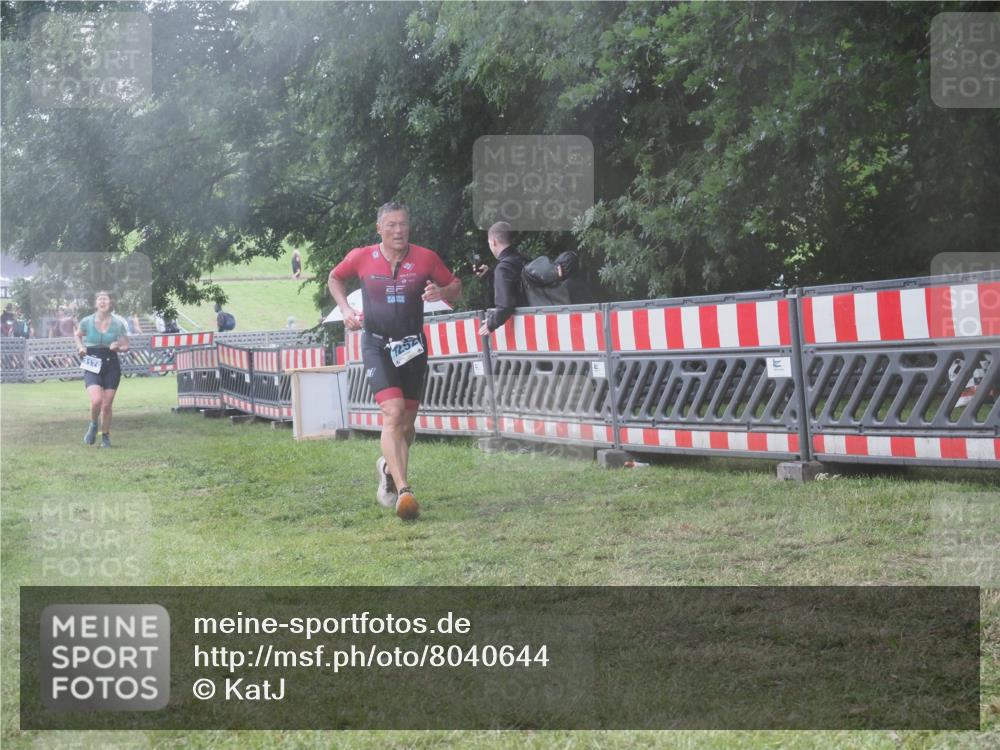 21.06.2025 - 27. Vierlanden-Triathlon KatJ http://msf.ph/oto/8040644 15.06.2025 14:29:00 Ziel 1176, 1252 meine-sportfotos.de