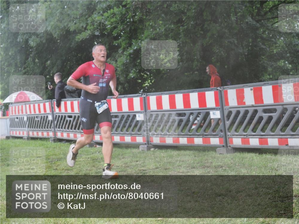 21.06.2025 - 27. Vierlanden-Triathlon KatJ http://msf.ph/oto/8040661 15.06.2025 14:29:01 Ziel 1176, 1252 meine-sportfotos.de