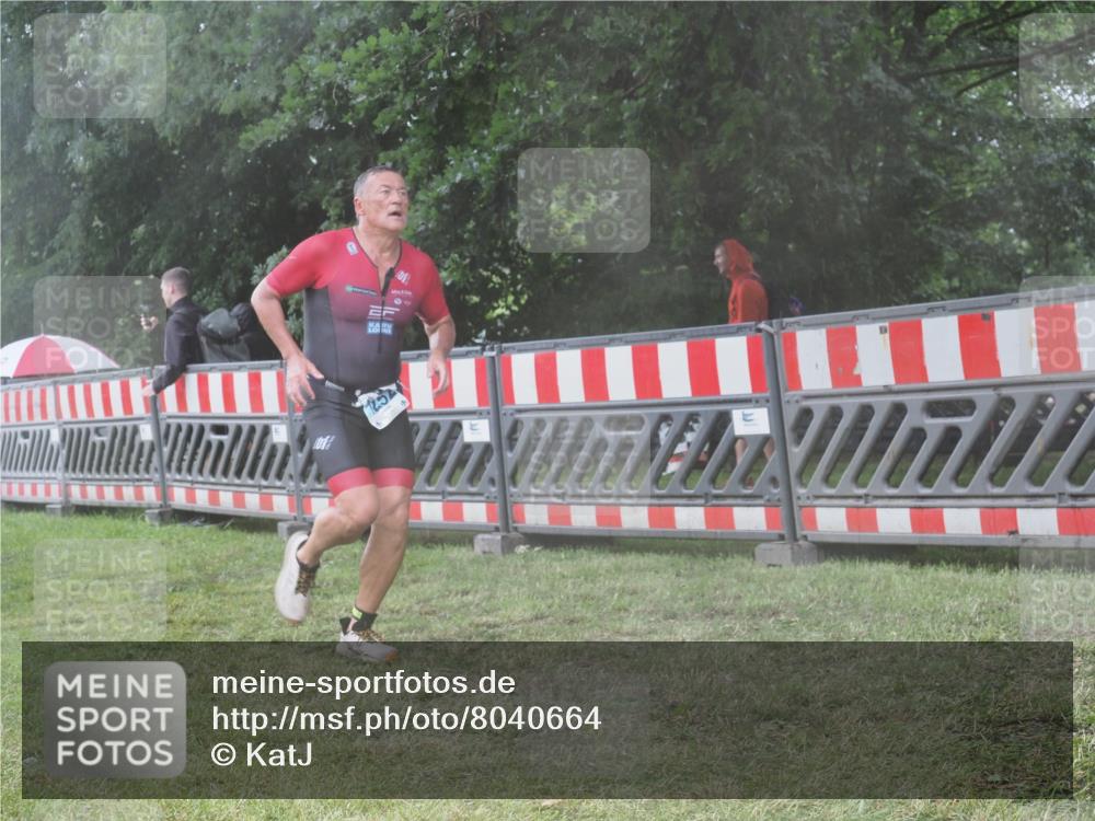 21.06.2025 - 27. Vierlanden-Triathlon KatJ http://msf.ph/oto/8040664 15.06.2025 14:29:01 Ziel 1176, 1252 meine-sportfotos.de
