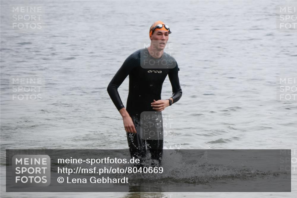 21.06.2025 - 27. Vierlanden-Triathlon Lena Gebhardt http://msf.ph/oto/8040669 15.06.2025 12:57:04 Schwimmen 1109 meine-sportfotos.de