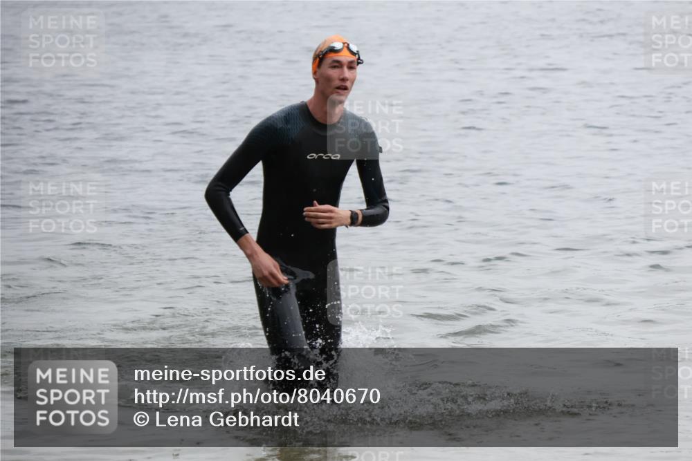 21.06.2025 - 27. Vierlanden-Triathlon Lena Gebhardt http://msf.ph/oto/8040670 15.06.2025 12:57:04 Schwimmen 1109 meine-sportfotos.de