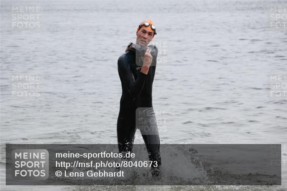 21.06.2025 - 27. Vierlanden-Triathlon Lena Gebhardt http://msf.ph/oto/8040673 15.06.2025 12:57:05 Schwimmen 1109 meine-sportfotos.de